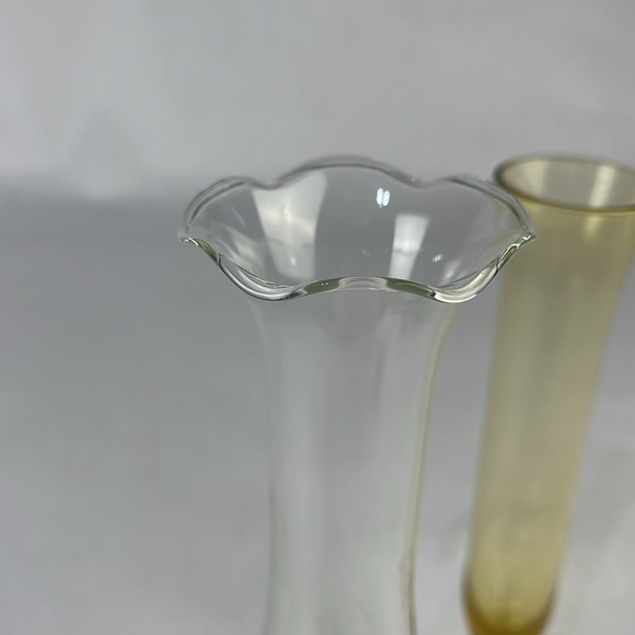 Set of 2 Vintage Glass Bud Vases - Picture 8 of 14